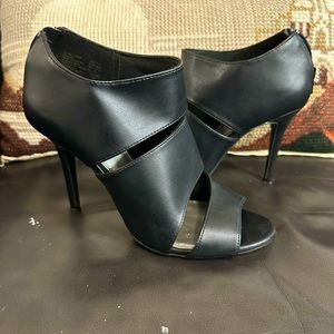 Black stiletto shoes